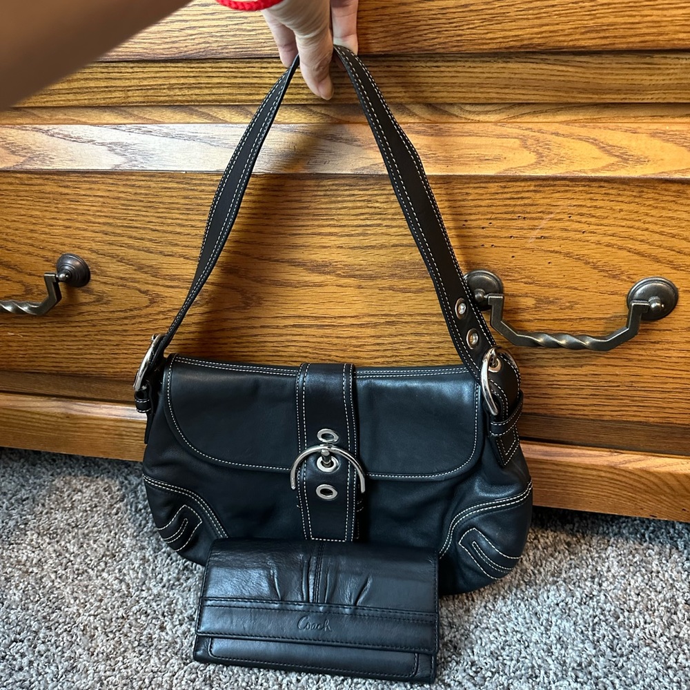 Vintage Coach leather shoulder bag with wallet